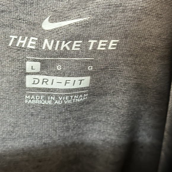 Nike tee shirt. Size L. Women. Charcoal. Excellent condition! - Picture 5 of 5